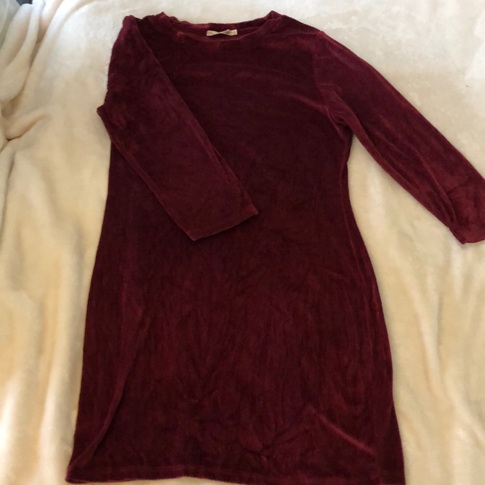 3/4 red velvet dress